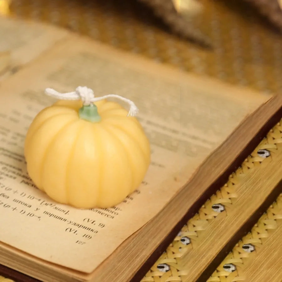 1Pc Pumpkin Shaped Scented Candle Handmade Wax Home Party Table Decor,For Halloween decorations and Halloween gifts