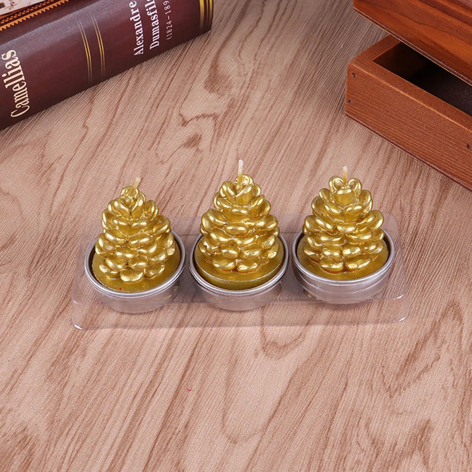 Handmade Christmas Tree Scented Candle – Santa Claus & Snowman Soy Wax Candle for Holiday Home Décor and Gifts