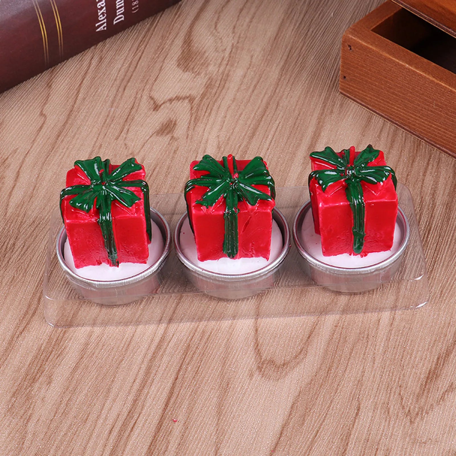 Handmade Christmas Tree Scented Candle – Santa Claus & Snowman Soy Wax Candle for Holiday Home Décor and Gifts